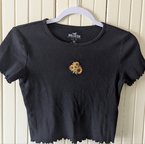 Hollister Embroidered Sunflower Baby Tee Black Size Small - Picture 1 of 3